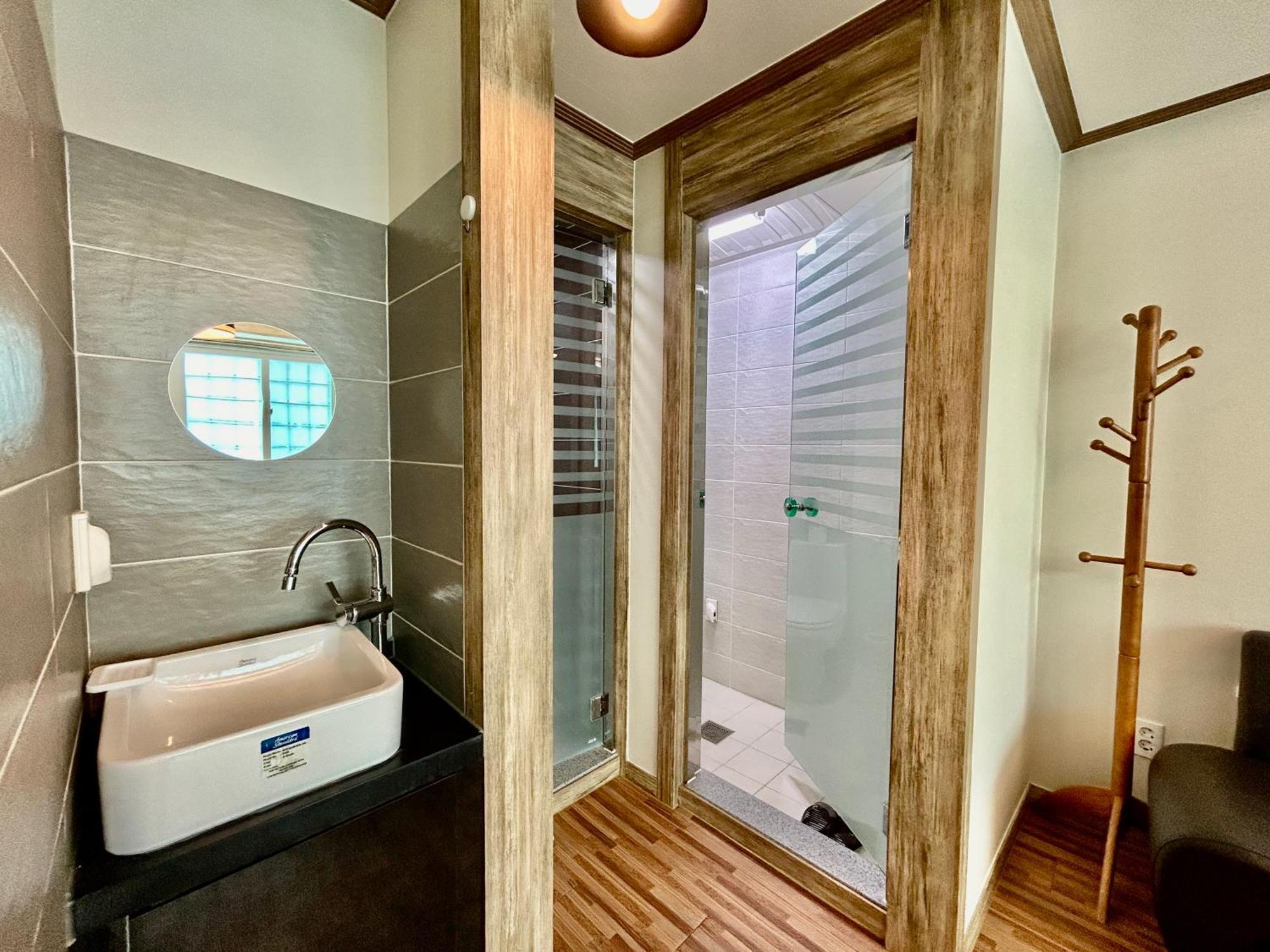Okpo Business Hotel Geoje Dış mekan fotoğraf